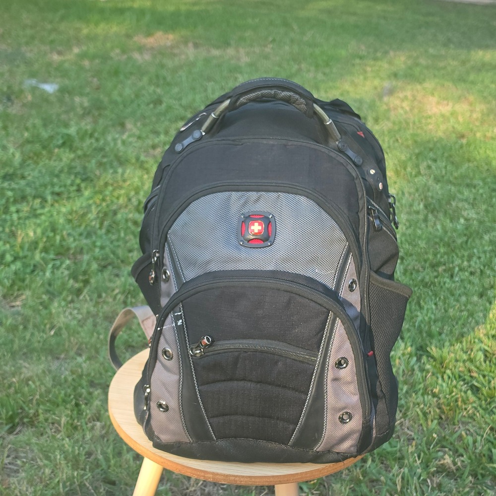 SwissGear Ibex Laptop Backpack Black Gray Travel Bag Heavy Duty 1 broken zip
